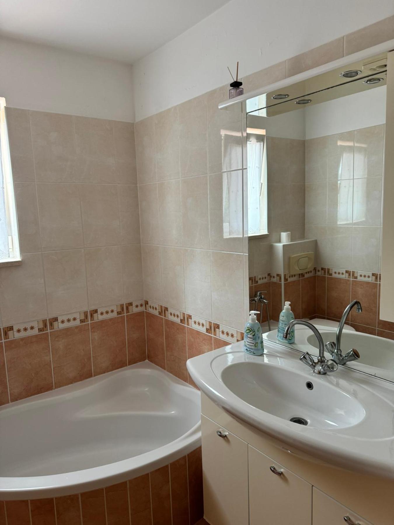 Apartments Dumicic Супетарска Драга Екстериор снимка
