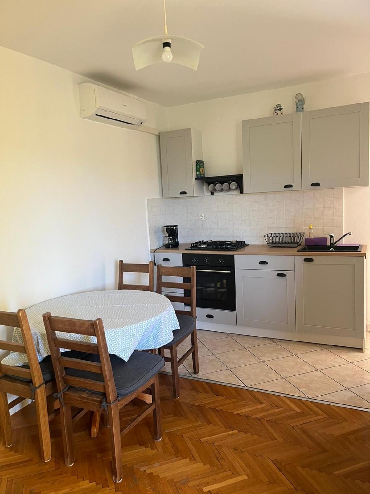 Apartments Dumicic Супетарска Драга Екстериор снимка