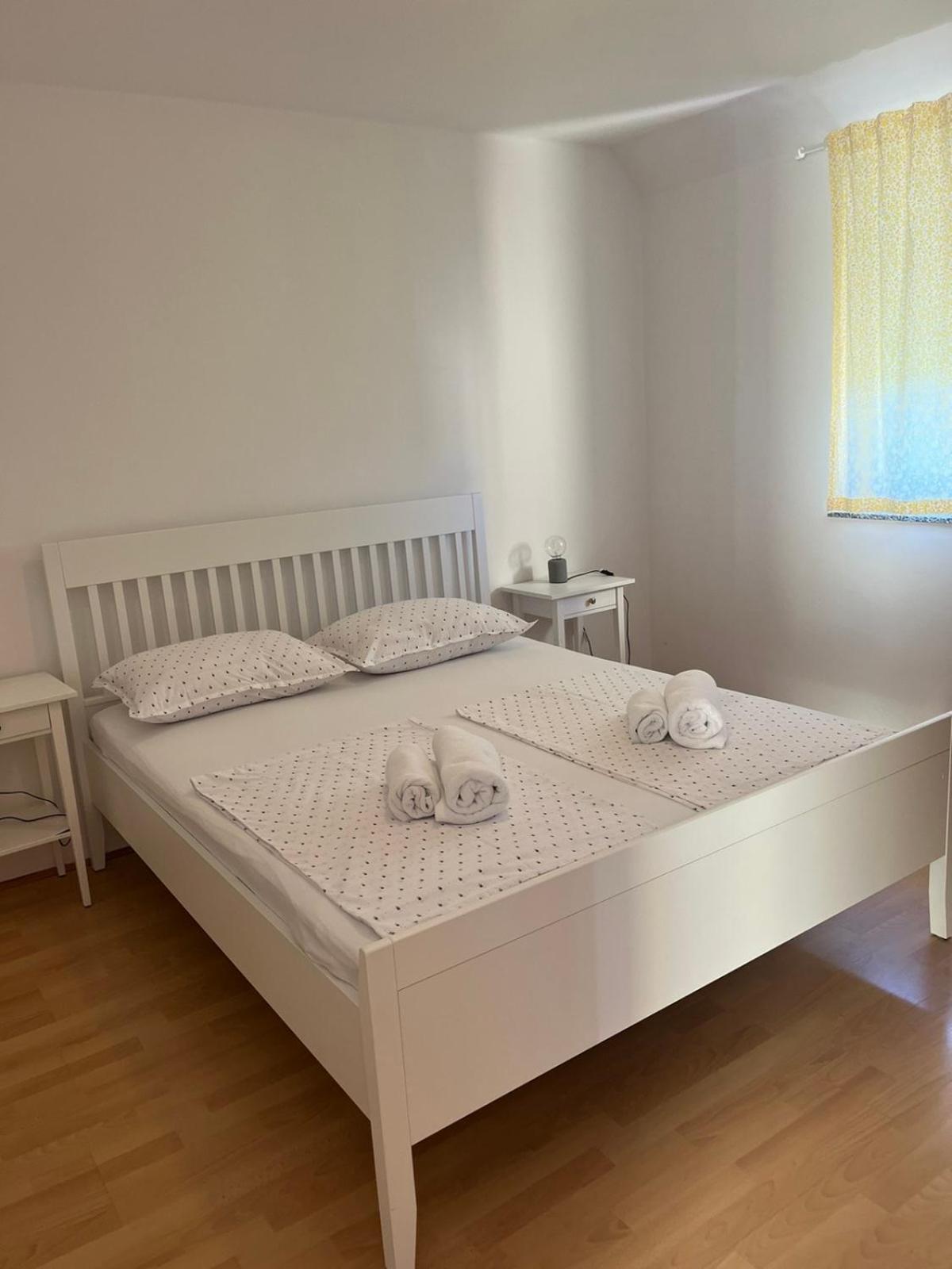 Apartments Dumicic Супетарска Драга Екстериор снимка