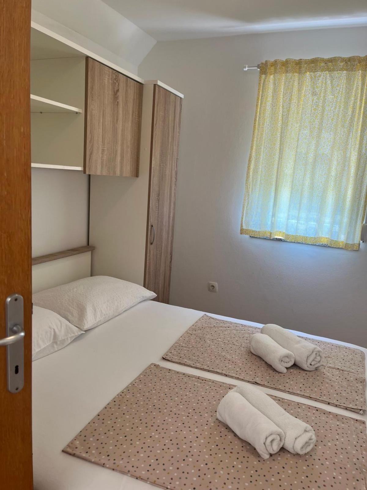 Apartments Dumicic Супетарска Драга Екстериор снимка